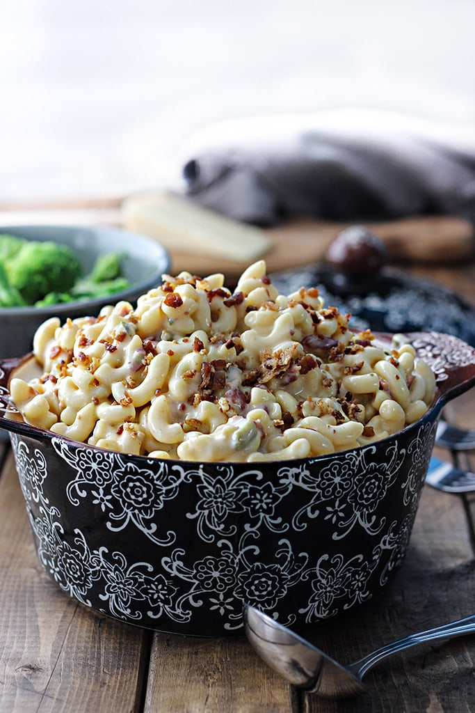 Add some comfort to your table with some bacon jalapeno mac and cheese. This twist on the classic is full of yum!